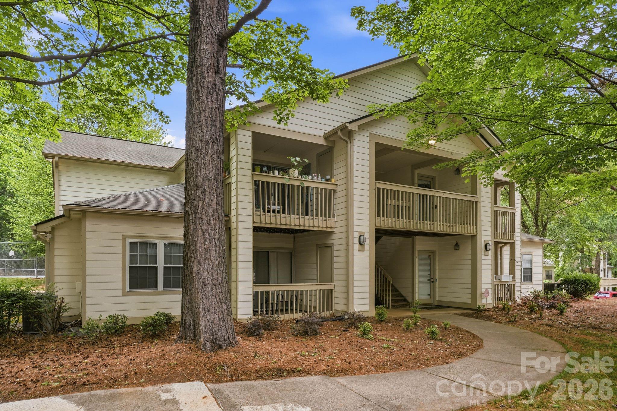 1042 Churchill Downs Court