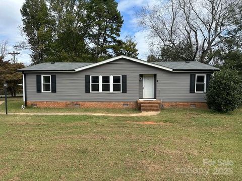 Photo of 4000 Chestnut Woods Drive, Kings Mountain, NC 28086 (MLS # 4311780)