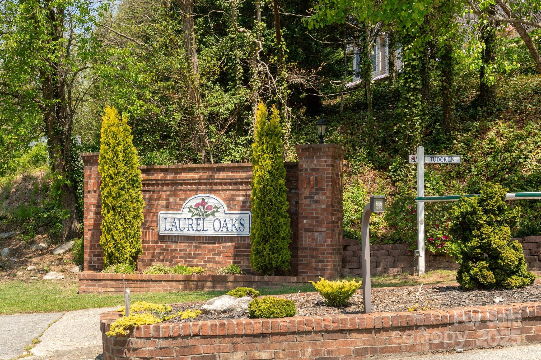 28 Tudor Crescent Court