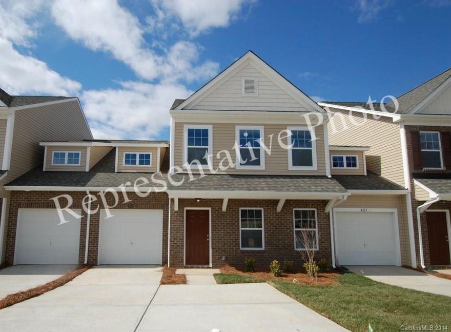 Master Down plan featuring 3bd/2.5bth, Bonus Room, Additional Rec/Storage Room & over 2000 HSF! Efficient
floor plan maximizes space without minimizing style! Finish & features include Hardwood & Ceramic Tile
Flooring, Granite Kitchen & Bath Countertops, Custom Trim & Paint, Upgraded Cabinet & Lighting, Stainless
Steel & More! Gated Community conveniently located and selling fast!