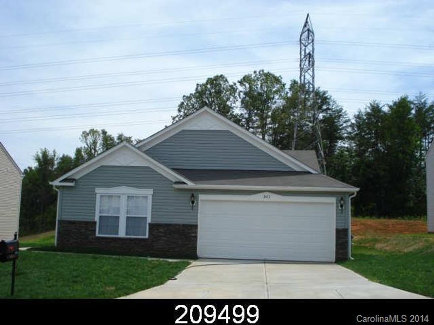 Hard to find ranch, located less than 3 miles to I-85. This home features a formal dining room, large family room, and a oversized breakfast nook. The kitchen features a breakfast bar that overlooks the family room. The master bedroom has a large walk in closet, and the masterbath has dual vanities and a garden tub.