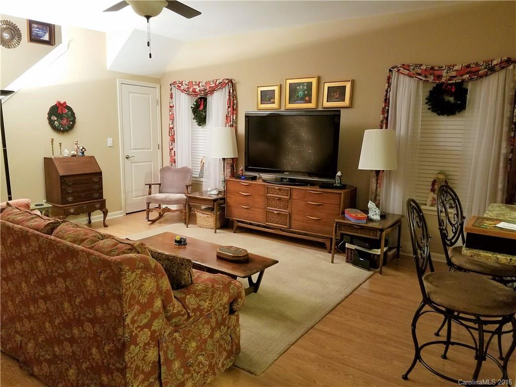 Newport Lakes - Residential