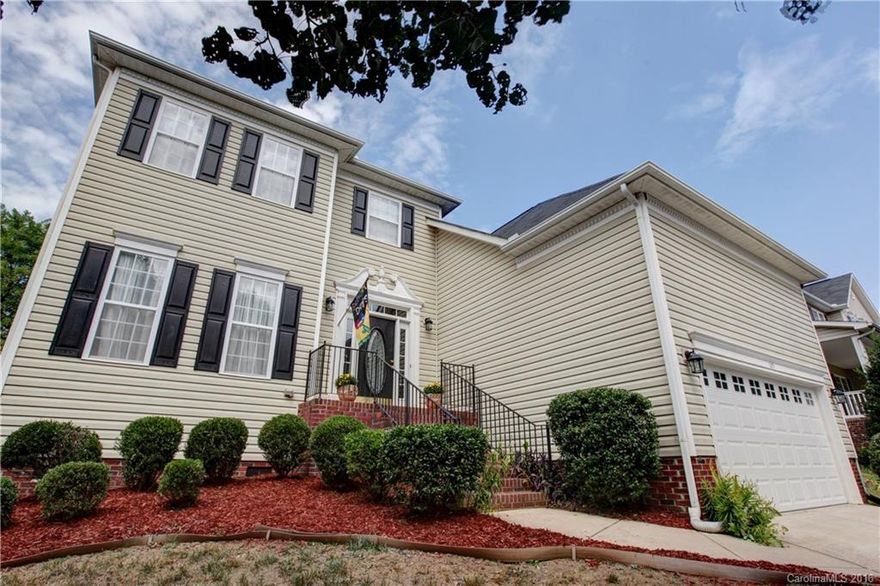 Beautiful home, right across from the river. Bright kitchen with center island, tons of cabinets, and SS appliances. Kitchen & breakfast open to large den with gas fireplace. Huge master suite with sitting area, his & hers walk-in closets, garden tub, dual sinks & separate shower. Bedrooms are spacious with plenty of storage. Fenced-in back yard. Community features the Tail Race Marina, with boat slips available for rent, community pool, playground, clubhouse & J. Peters waterfront restaurant.