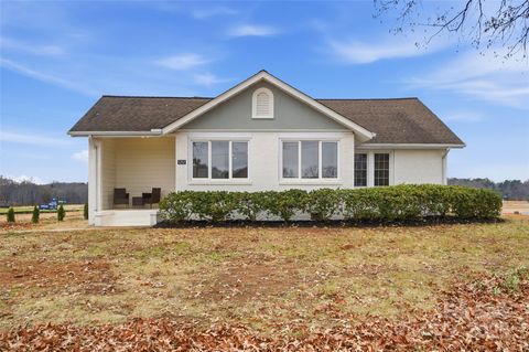 Photo of 1212 Coddle Creek Highway, Mooresville, NC 28115 (MLS # 4329120)