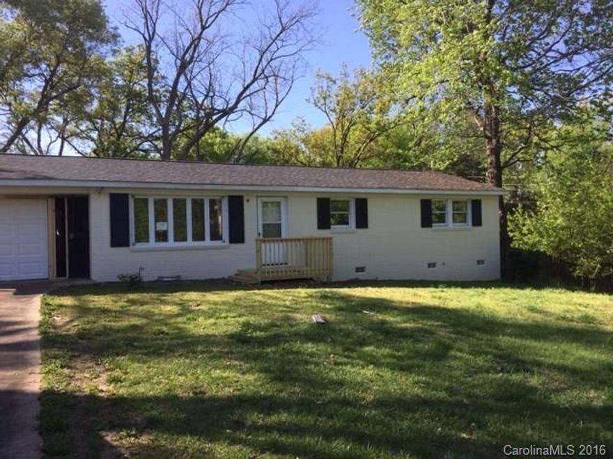 The beautiful home has 3 bedrooms and 1.2 baths, living area, kitchen comes with dishwasher, range/oven, refrigerator. .ALL APPLICATIONS SUBJECT TO NATIONWIDE CRIMINAL, CREDIT, SEX OFFENDER AND EVICTION CHECK. WE DO NOT ACCEPT SECTION 8. DO NOT DISTURB TENANT. ALL PETS ARE CONDITIONAL AND MUST BE APPROVED.