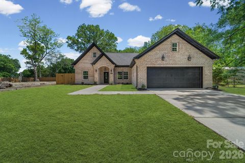Photo of 5121 Morningwood Drive, Matthews, NC 28105 (MLS # 4367917)