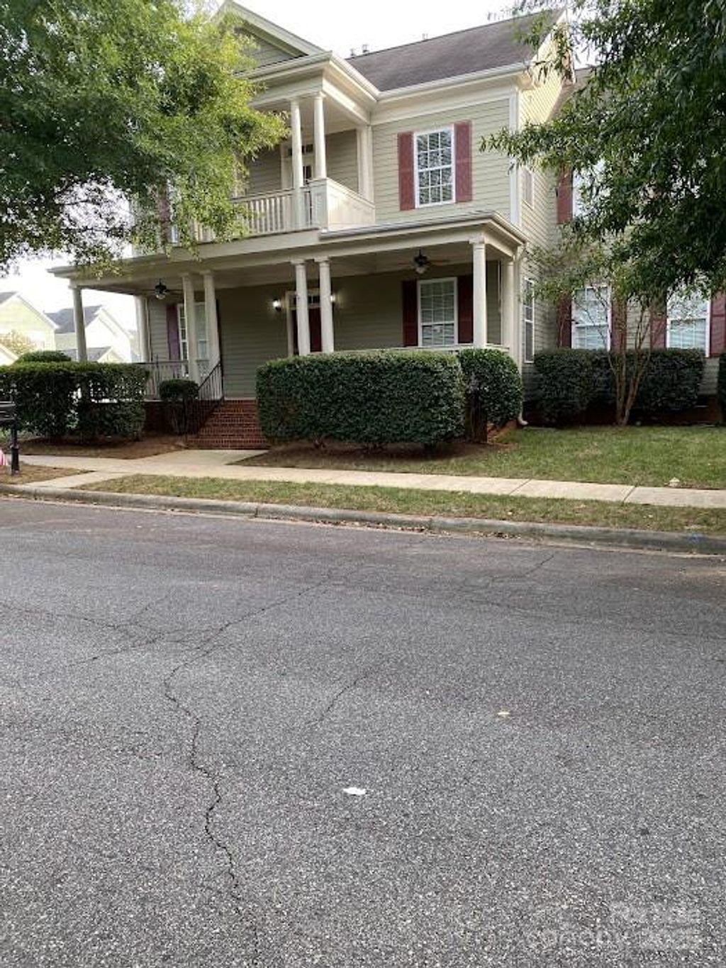 listing image 0