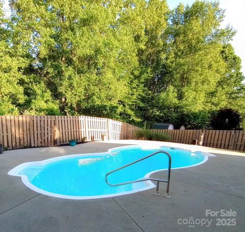 136 Elba Drive Mooresville NC 28115