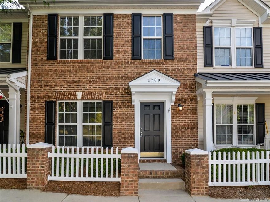 Beautiful Town-home,TURNKEY & Ready for your Buyer! Open Floor-plan! Come into Great Room w/separate formal dining room,would make a great office! Chef's Kitchen w/White cabinets,Texas wt Granite & SS Appl's! HUGE Breakfast area too! Laundry on Main floor! Master features Trey ceiling w/HUGE Walk-in Closet! Master bath features walk-in shower! Guest suite is HUGE, w/double closets & Full Bath! Both Baths have Granite! LOCATION: Walk to Super Target shopping & Dining just steps away! Come Quick!!