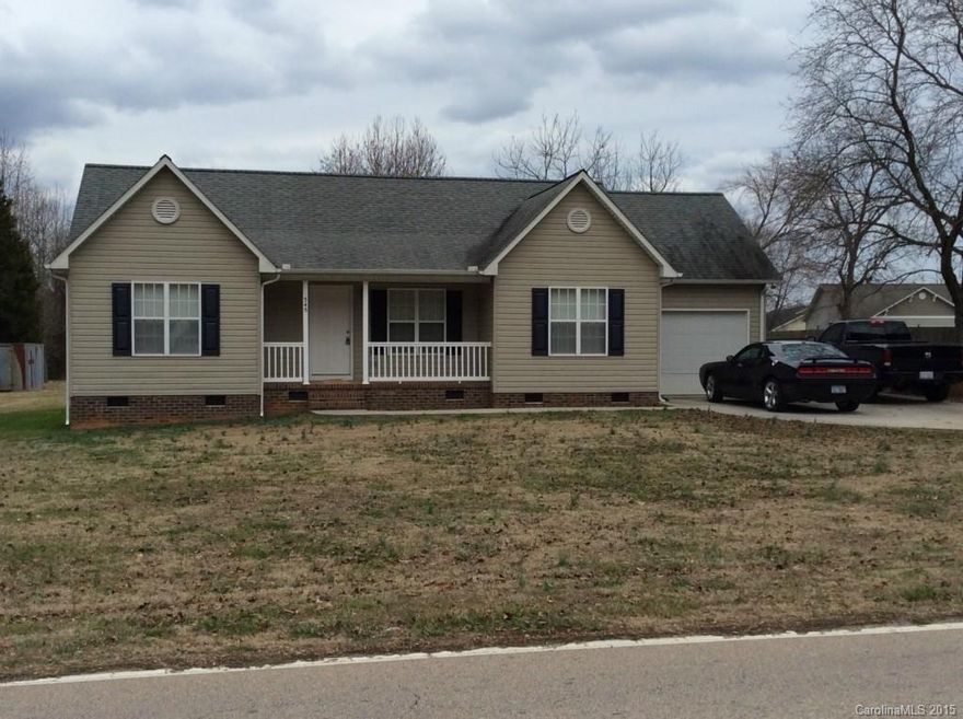 Like new ranch 3/2 home in East Rowan High School district. Split bedroom plan. Great room with vaulted ceiling. Galley kitchen. Dining area. Single garage attached. Concrete rear patio. 1.27 ac with wired and wet storage building.  Shared well and drive.