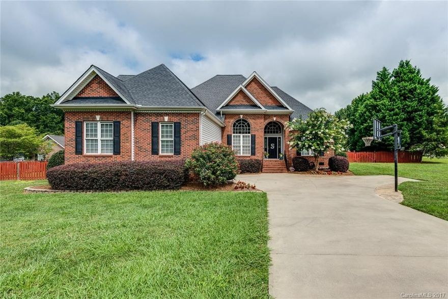 Beautiful Ranch with huge bonus room home in highly desired Miller Pond Community.  This well kept home sits on well over a 1/2 acre just around the corner from plenty of shopping and restaurants.  Located in the highly coveted Northwestern School zone.  Open floorplan, updated kitchen, tons of space and natural light.  Enjoy morning coffee or entertain family and friends on the bright and spacious four seasons room.  Don't miss this fanstastic opportunity to make this amazing home yours.