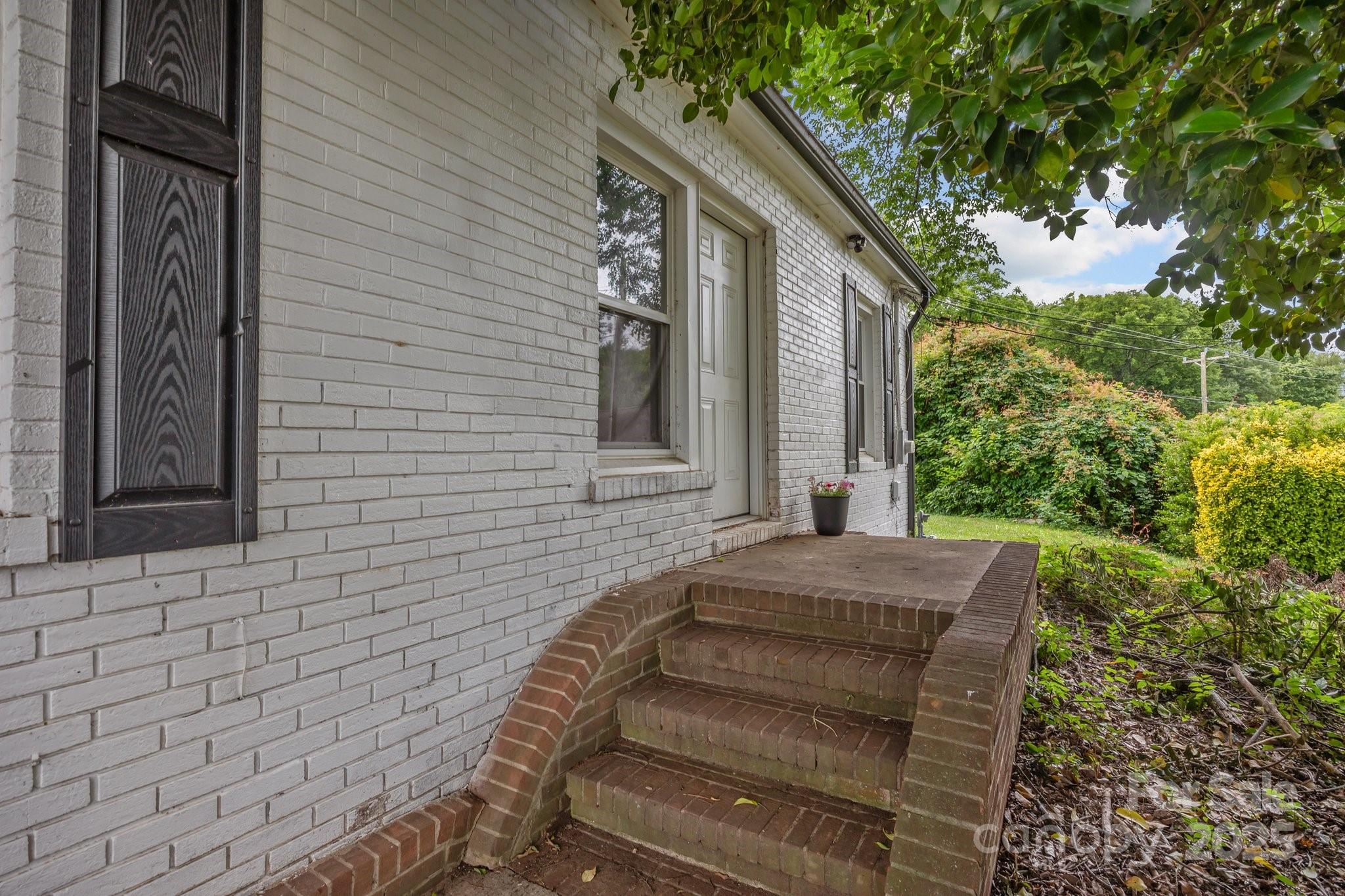207 Eden Street