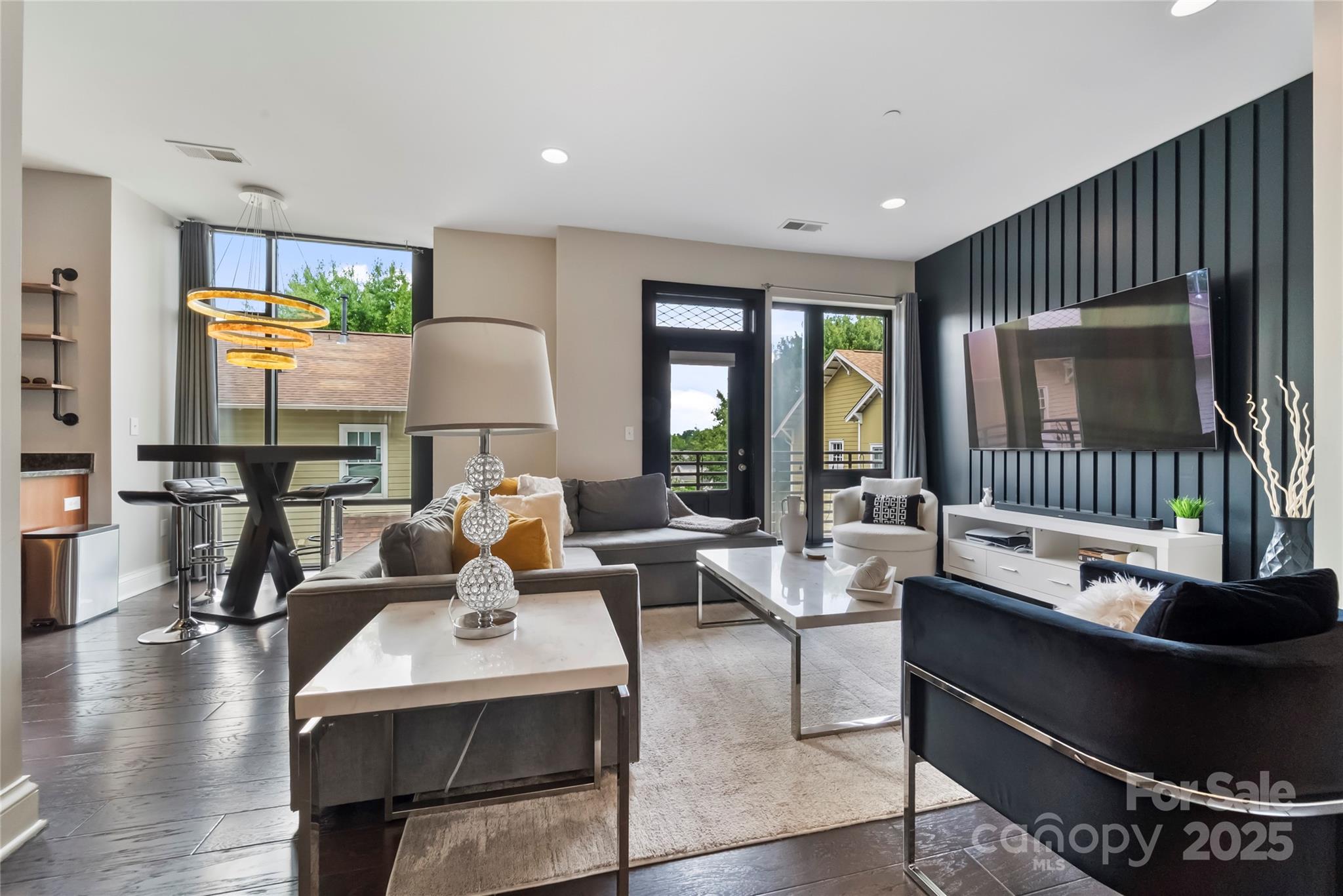 300 Magnolia Avenue 206