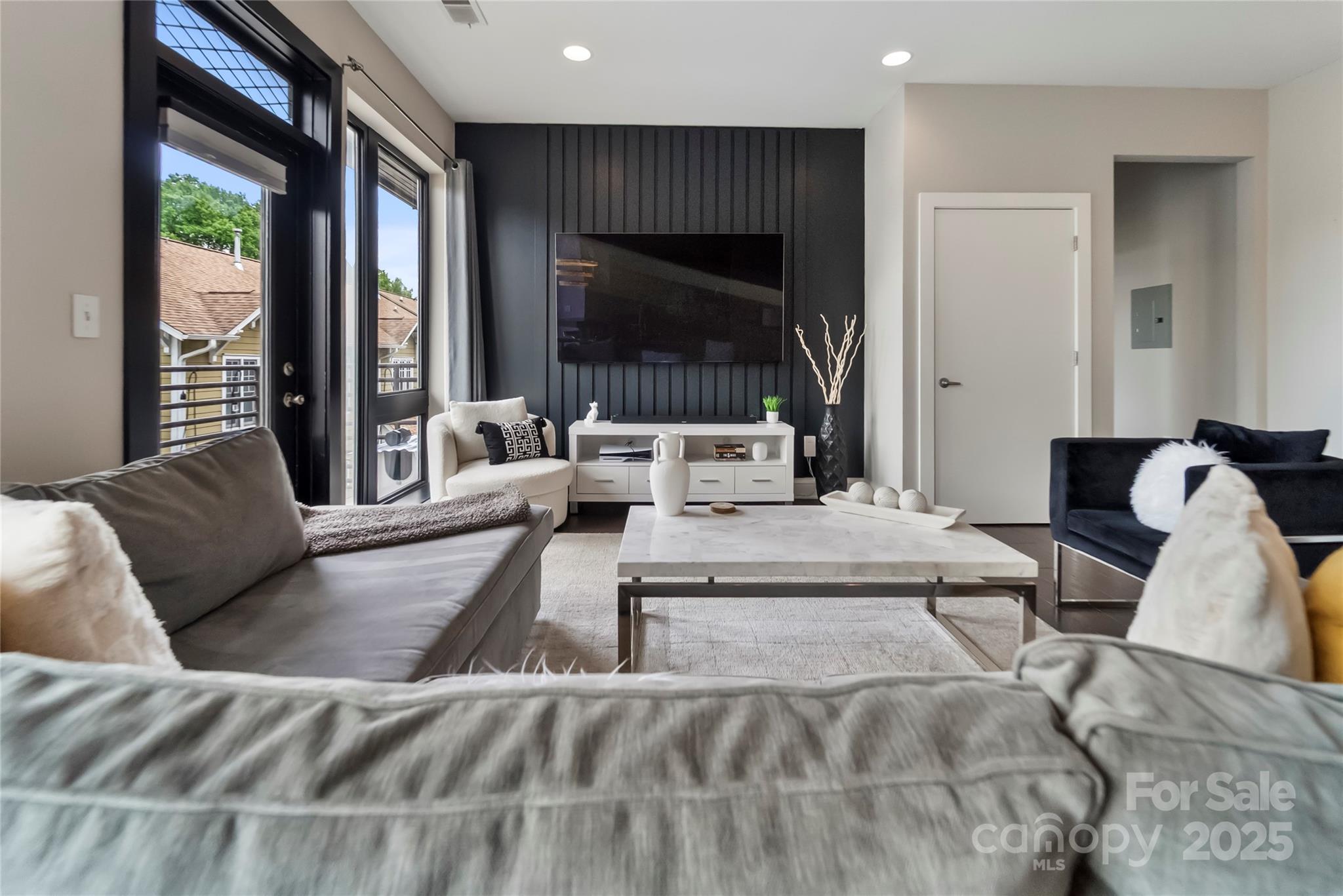 300 Magnolia Avenue 206