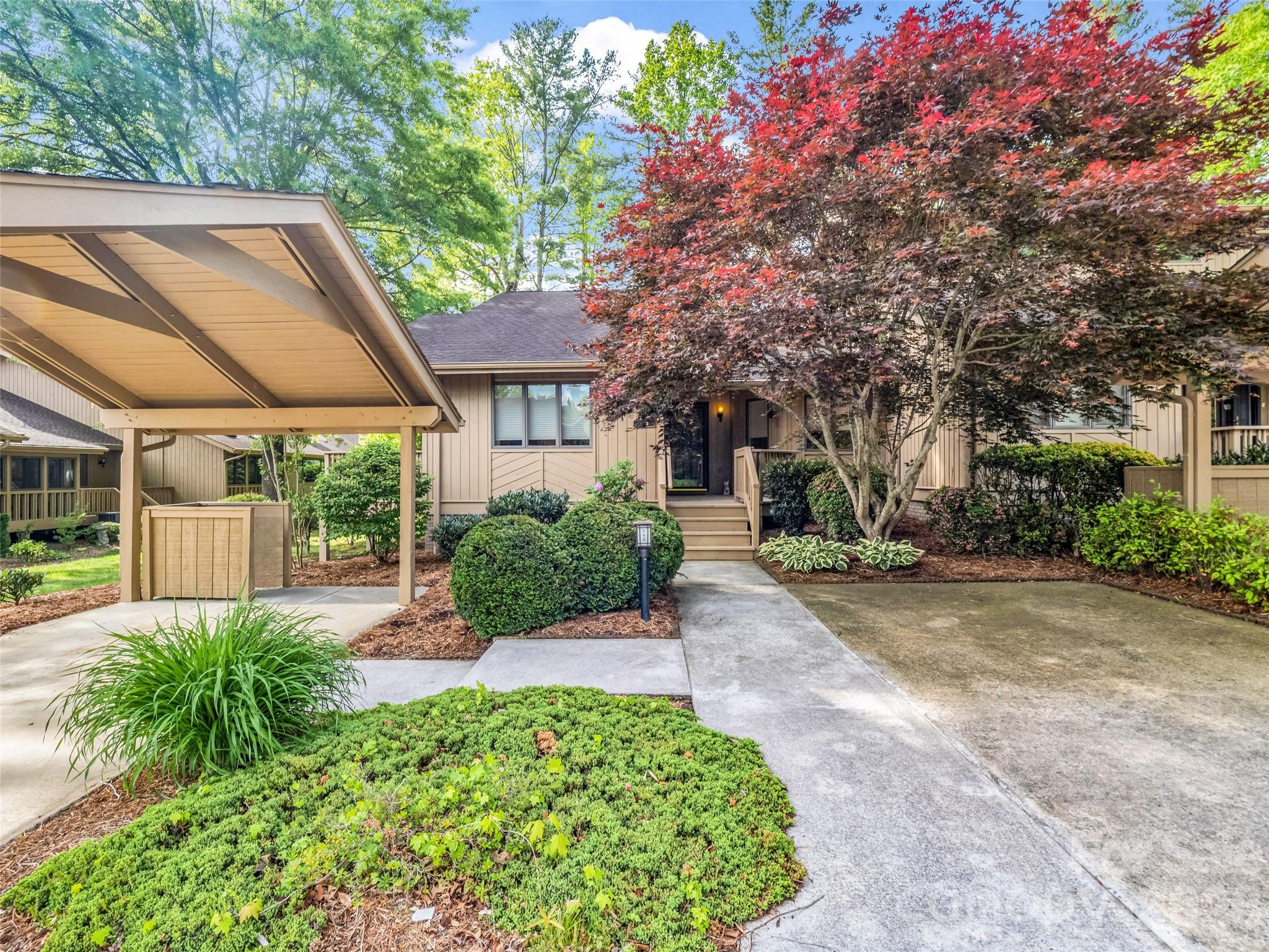 102 White Oak Drive