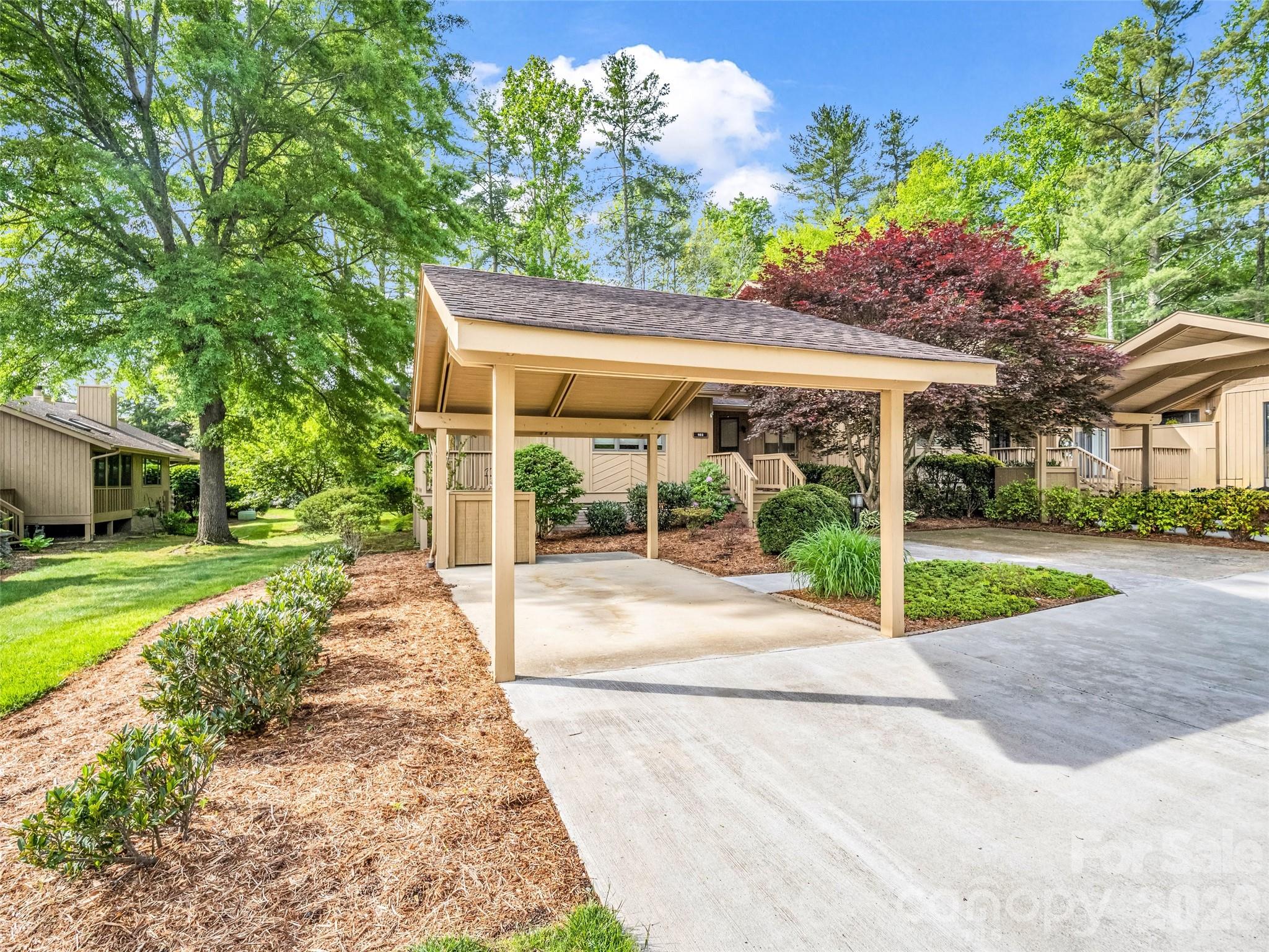 102 White Oak Drive