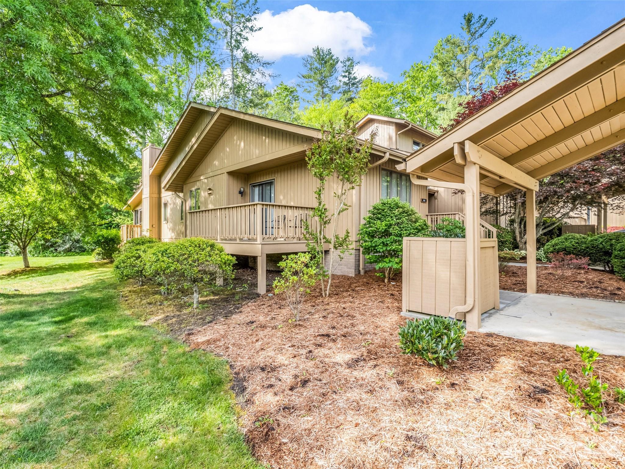 102 White Oak Drive
