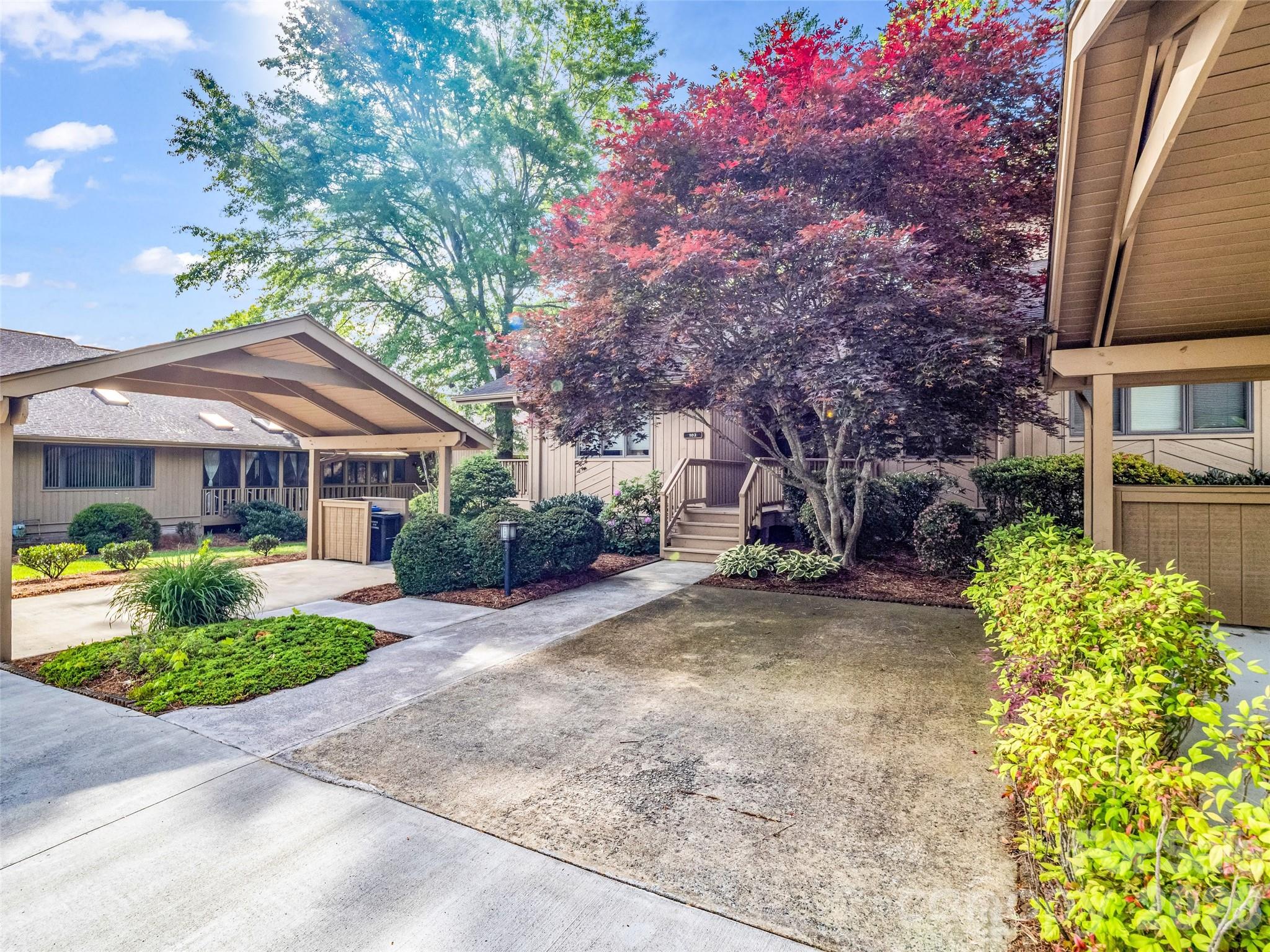 102 White Oak Drive