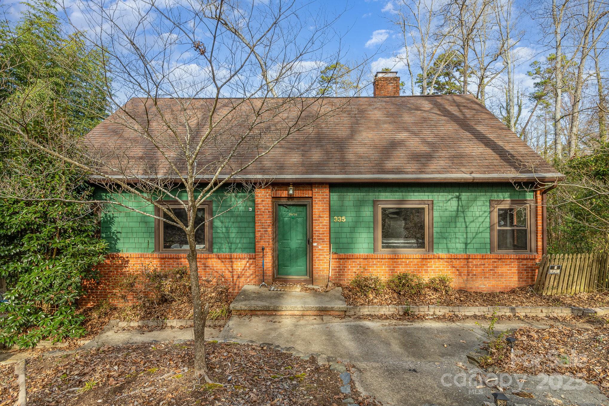 335 Summit Court SE