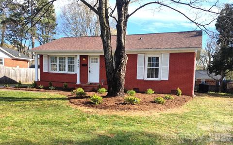 Photo of 4809 Brooktree Drive, Charlotte, NC 28208 (MLS # 4355914)