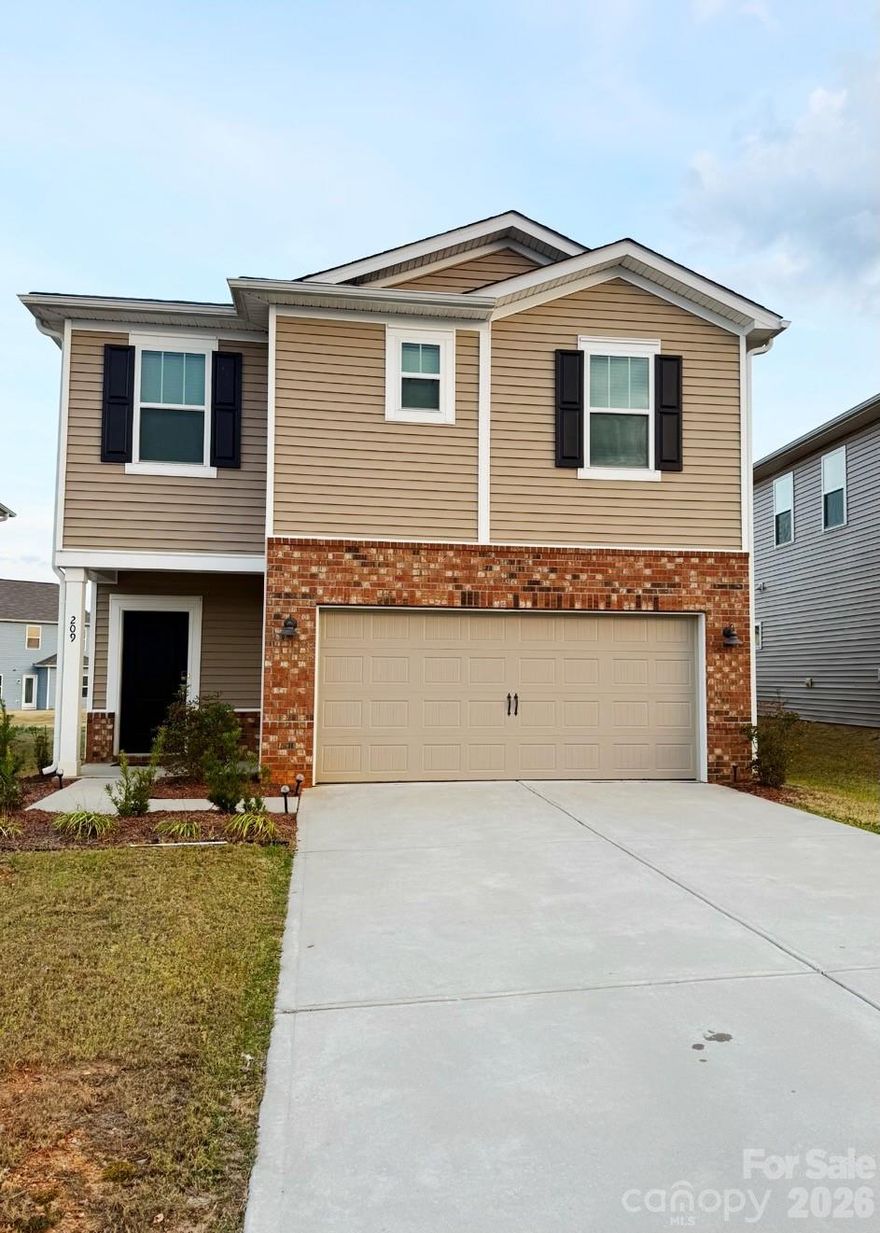 THIS ONE IS MOVEI-N READY AND HAS AFTER MARKET ADDITIONS.THE PROPERTY IS VACANT AND BOOKED  THE KITCHEN HAS BEEN UP GRADED..THE DINING ROOM WAS EXTENDED .TILE IN THE  SHOWER HAS BEEN UPGRADES .THE HOME DEMONSTRATES THE OWNERS EXCEPTIONAL TASTE.BEAUTIFULLY FURNISHED WITH FURNITURE THAT CAN STAY AND BE NEGOTIATED.
3 BEDROOMS AND 2.5 BATHS WITH 1794 SQUARE FEET OF OPEN LIVING. THE MAIN LEVEL FEATURES GREAT ROOM FLOWING INTO THE DINING ROOM WITH WELL A POINTED KITCHEN WITH ALL APPLIANCES.. A TWO CAR GARAGE .THE HALF BATH IS LOCATED ON THE MAIN FLOOR.
THE SECOND LEVEL CONTAINS A PRIMARE BEDROOM WIT A BEAUTIFUL BATH .BEDROOMS 2 AND 3 SHARE A VERY NICE BATH ROOM .THE LAUNDARY ROOM IS CONVENIENTLY LOCATED NEAR THE BEDROOMS.