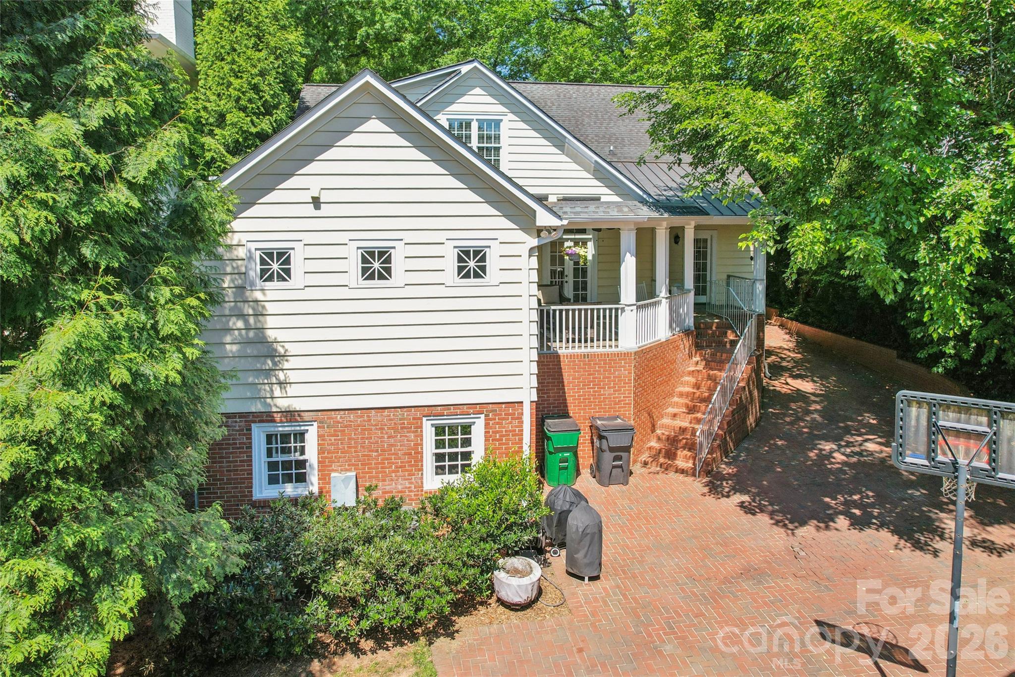 2623 Roswell Avenue