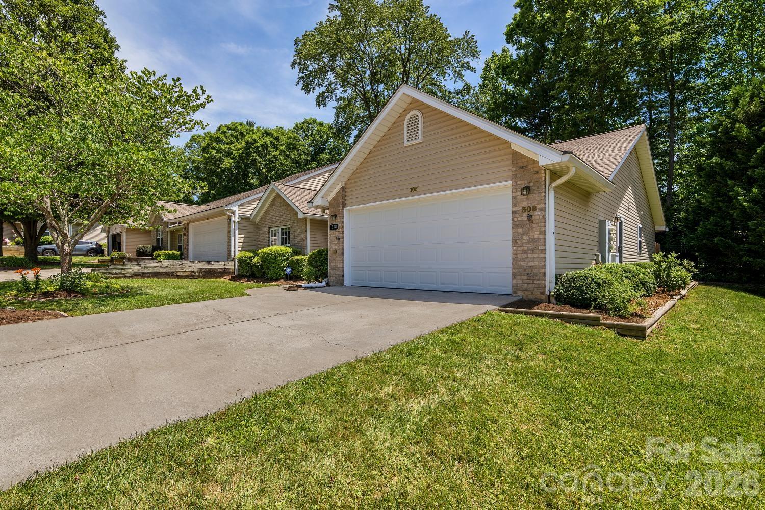 308 Wiltshire Circle
