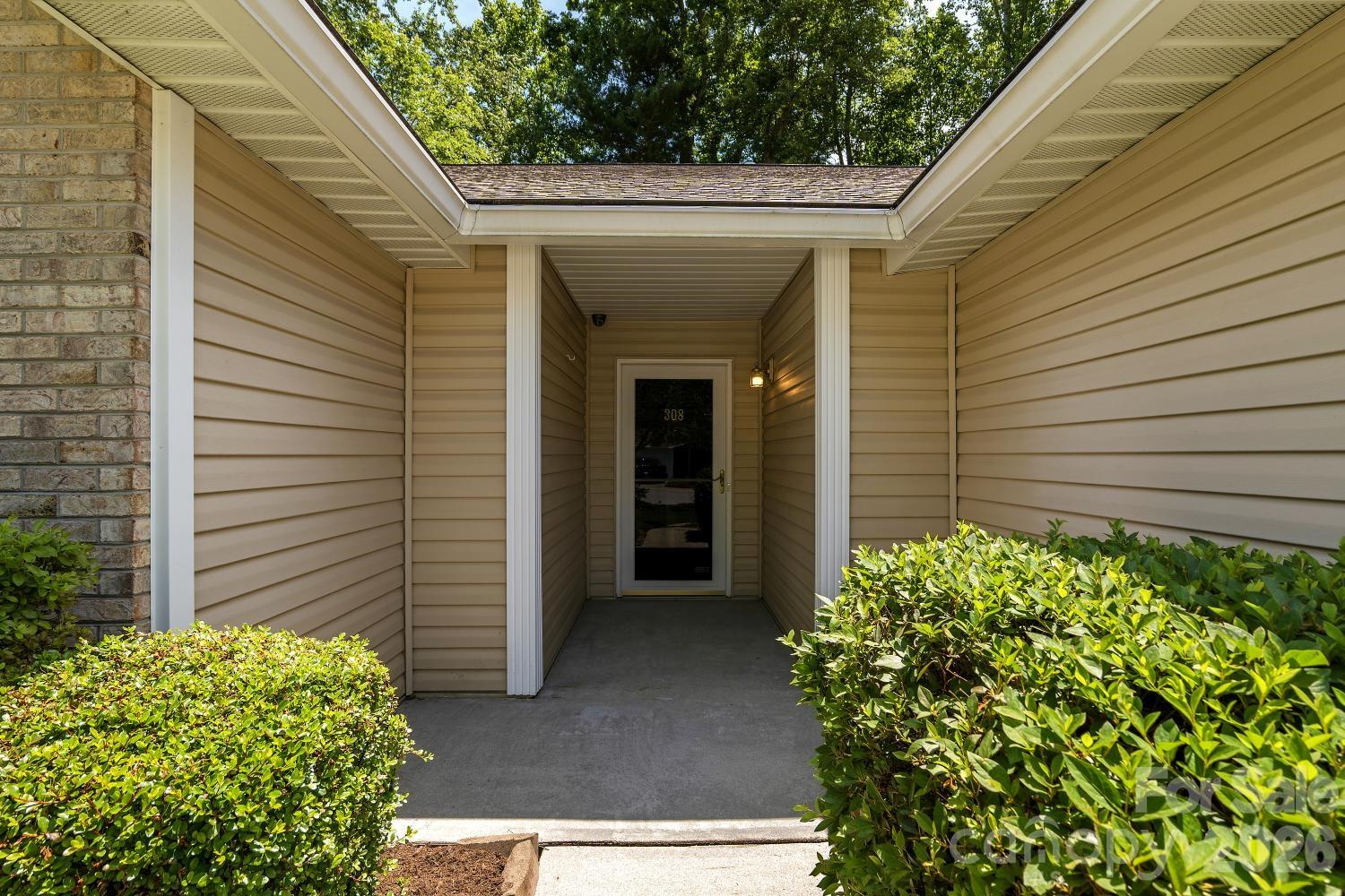 308 Wiltshire Circle