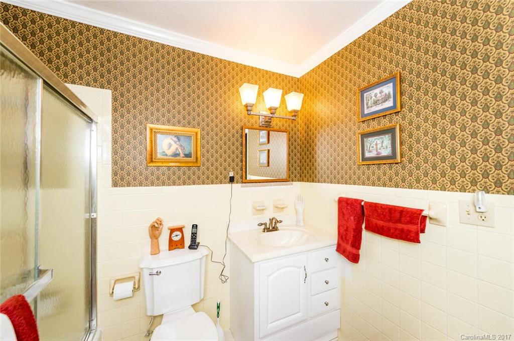 Flat Rock Manor - Residential