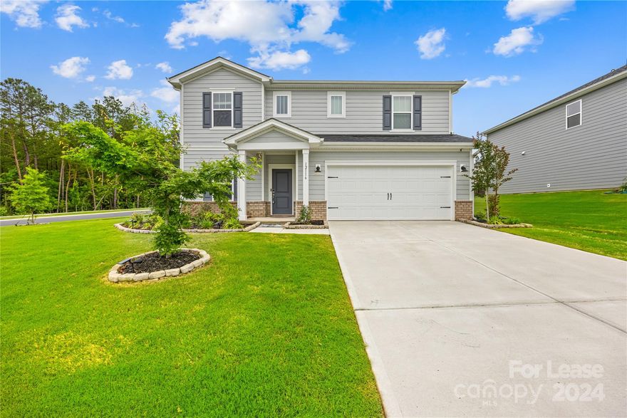 Like new, energy-efficient 5BR, 3BA, 2,950 sqft single-family home with a 2-car garage and fenced yard in Shopton Point, Steele Creek. Available from July 1st. Features open floor plan, 2-story foyer, spacious living/family rooms, gourmet kitchen, covered porch, guest bedroom with full bath, primary suite with large closet, 3 more bedrooms, loft, and laundry room. Gourmet kitchen includes white cabinets, granite countertops, island, pantry, stainless steel appliances, tile backsplash, and gas cooktop.

Located near I-485, I-77, Rivergate shopping, Charlotte premium outlets, the airport, uptown, Lake Wylie, and more.

Rent includes fridge, washer, dryer, lawn care, and HOA fees. Tenants cover water, gas, electricity, trash, internet, and lawn mowing. Requires credit check, background check, proof of funds, and application fee for tenants 18+.

Minimum 1-year lease. No short-term rentals or sub-leasing.