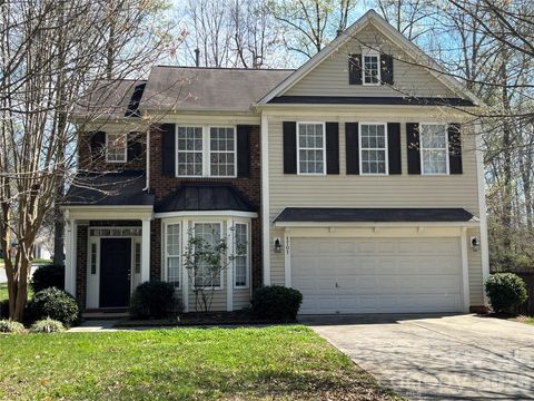 Photo of 1701 Wilburn Park Lane, Charlotte, NC 28269 (MLS # 4354637)