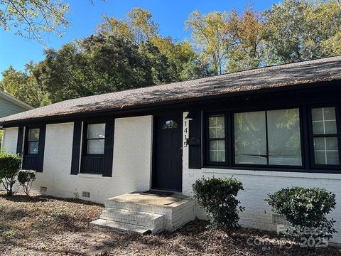 Photo of 1415 Vancouver Drive, Charlotte, NC 28213 (MLS # 4327102)