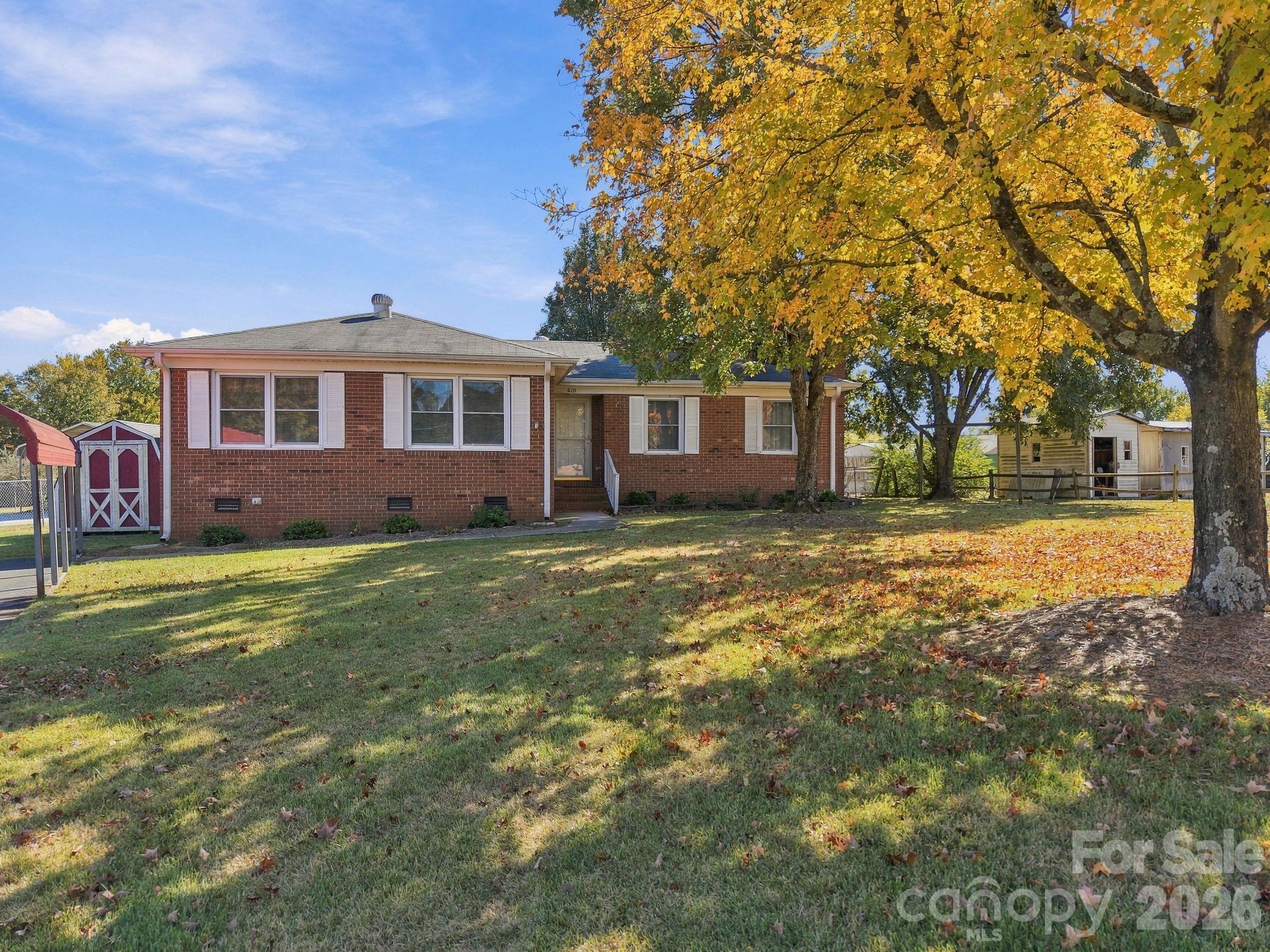 610 Lancer Court NW