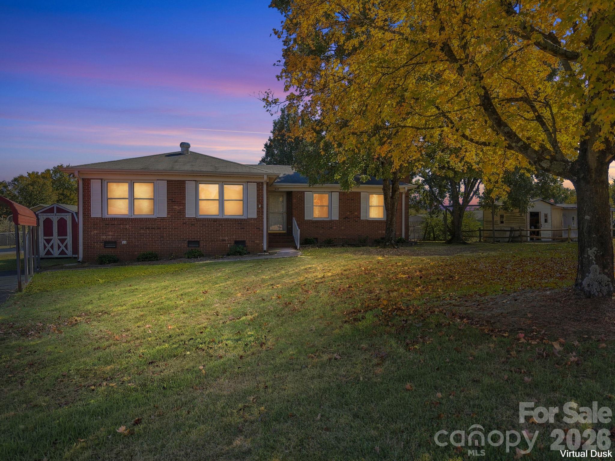 610 Lancer Court NW