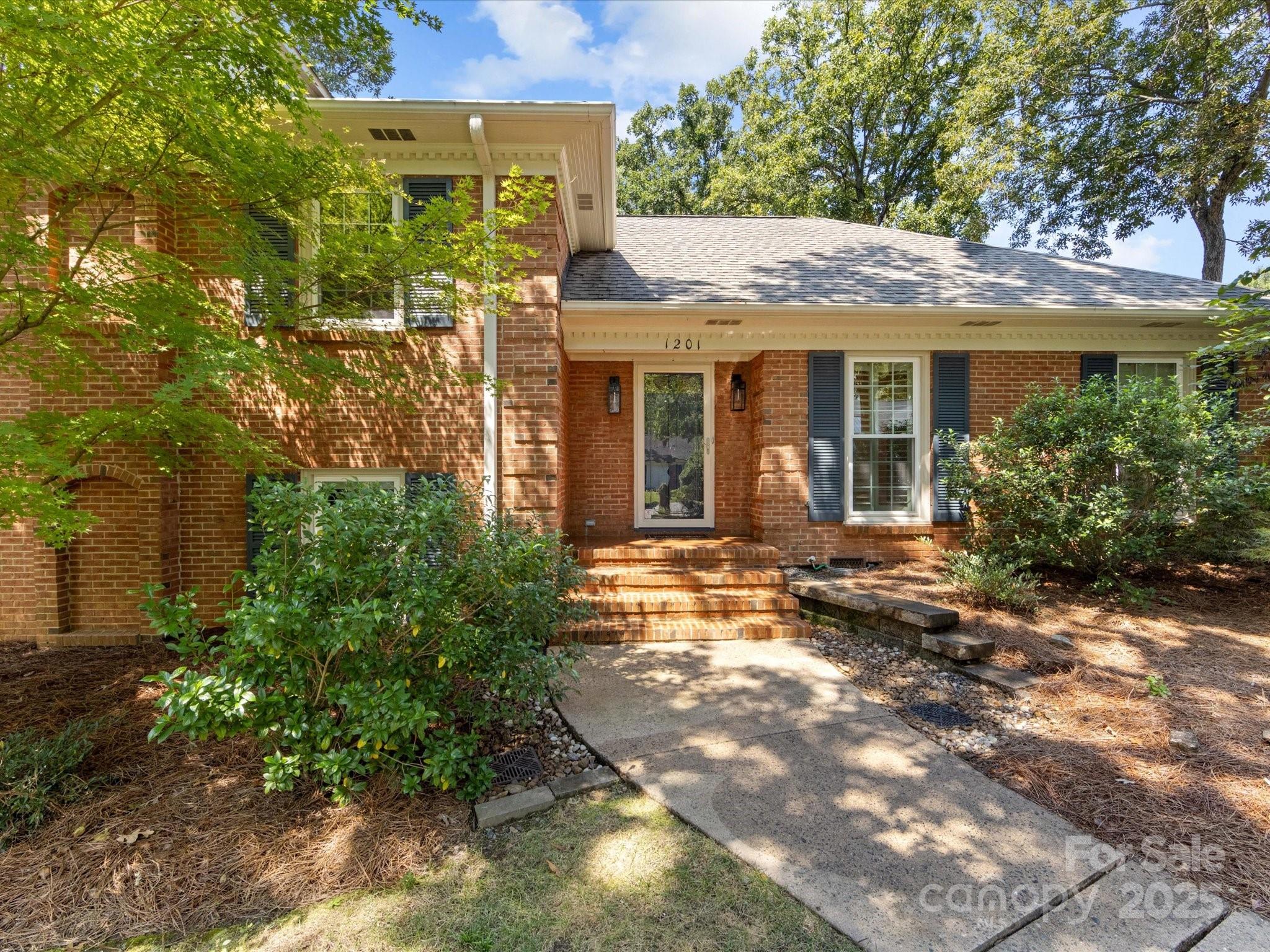 1201 Squire Drive