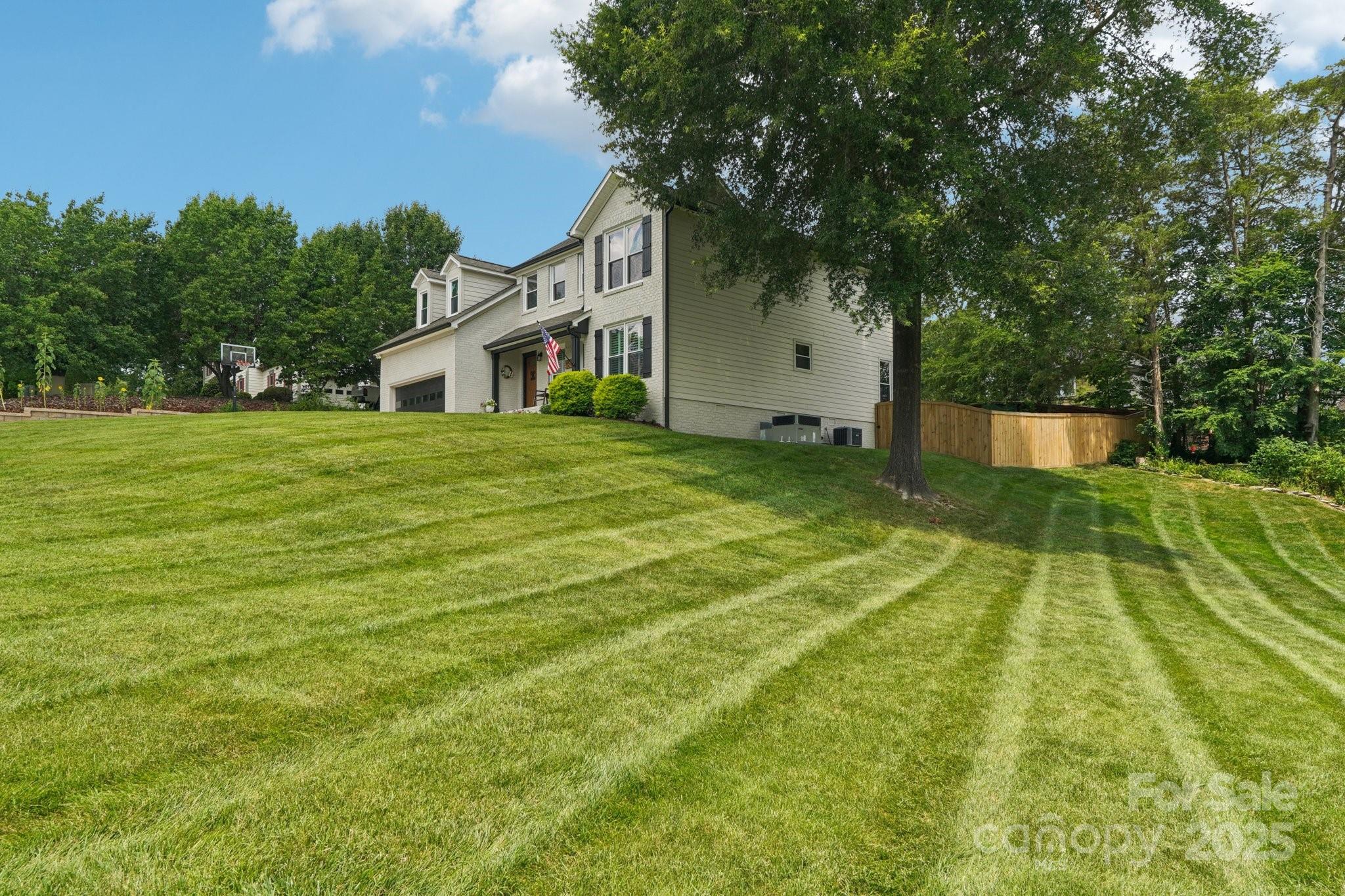 207 Spaniel Drive SE