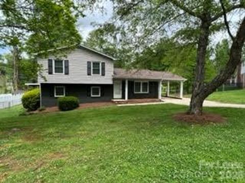 Photo of 2108 Deepwood Court, Gastonia, NC 28054 (MLS # 4382034)