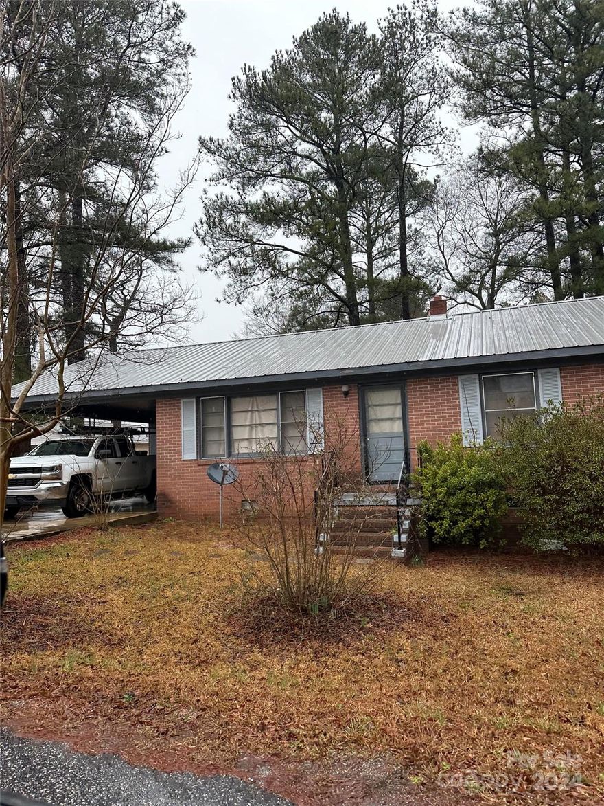 Investors Special! Investor Portfolio being sold. This unit is a Single family residents, 1445 Pine Springs Street. Property is rented for $800 a month with a long term tenant. Owner does not supply appliances. All appliances belong to the tenants.