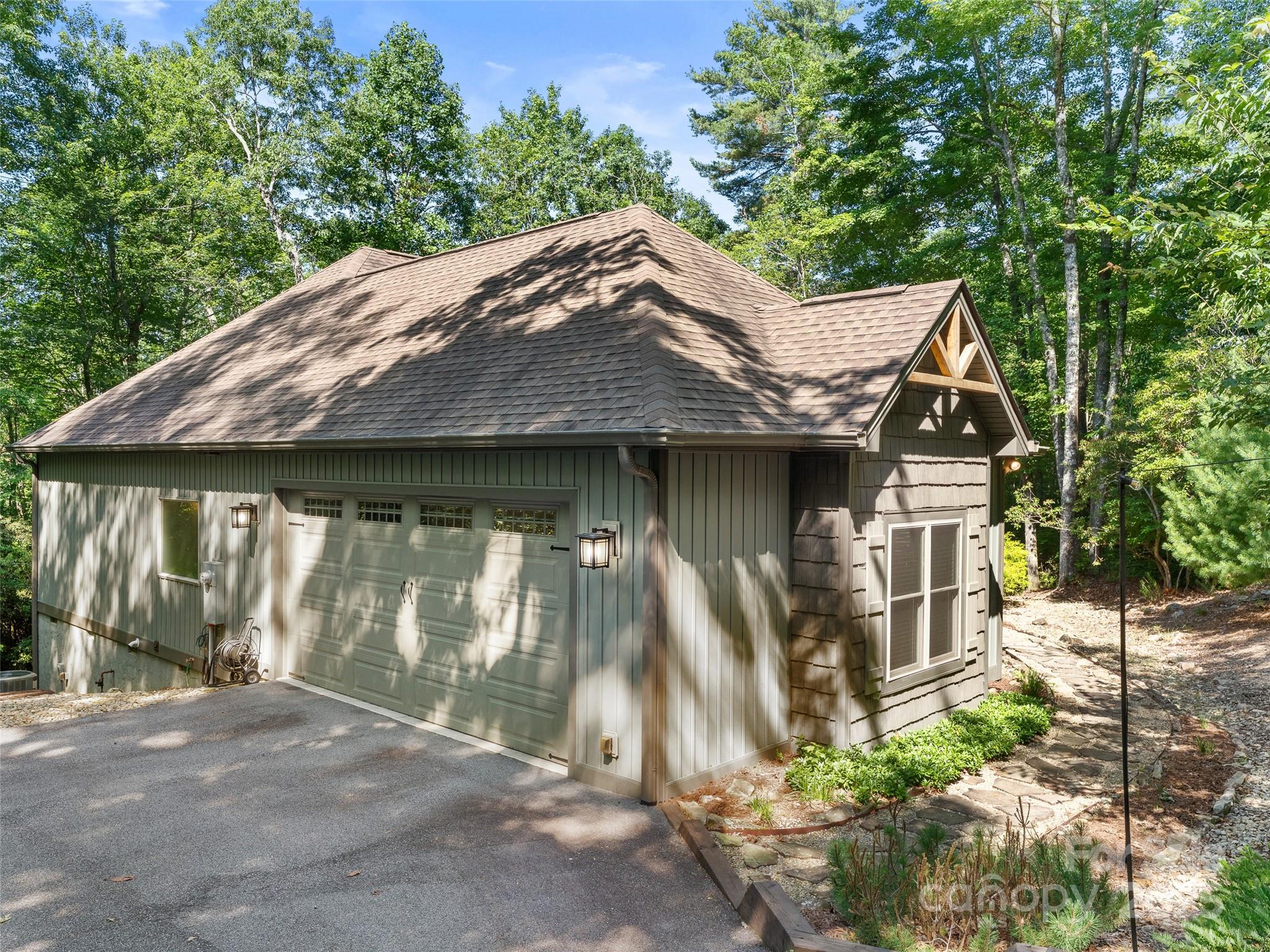 3094 Connestee Trail