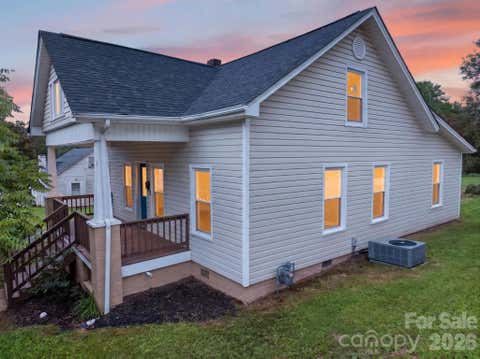Photo of 410 Spruce Street SW, Lenoir, NC 28645 (MLS # 4410163)