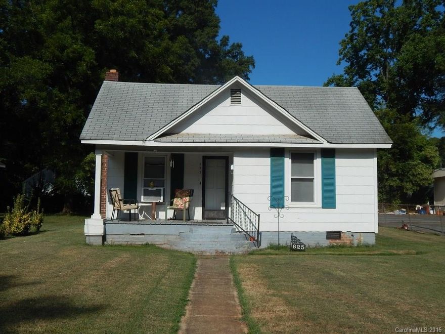 Cute bungalow with 3 bedrooms & 1 bath. Window units AC & furnace for heat with gas fireplace. Large yard with storage shed & plenty of room for a garden. Close to downtown Rock Hill & all it has to offer. Lots of storage & original hardwood floors. Windows have been replaced. Great home for 1st time home buyers or investors.