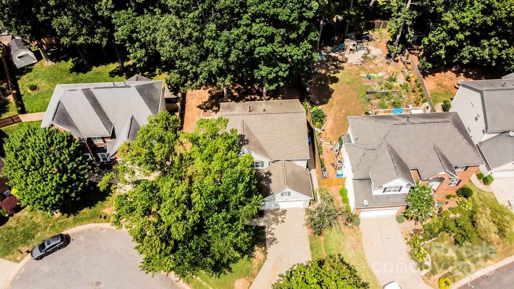 221 Glenmoor Court