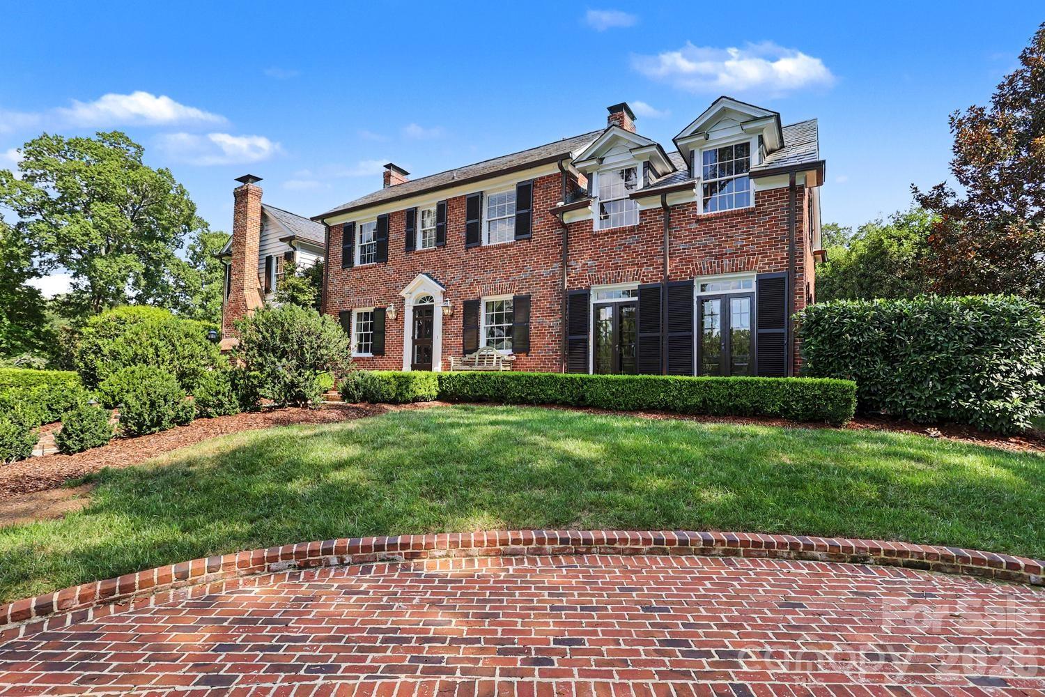 1401 Queens Road W