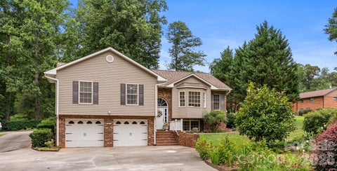 Photo of 675 Country Club Road, Wilkesboro, NC 28697 (MLS # 4406134)