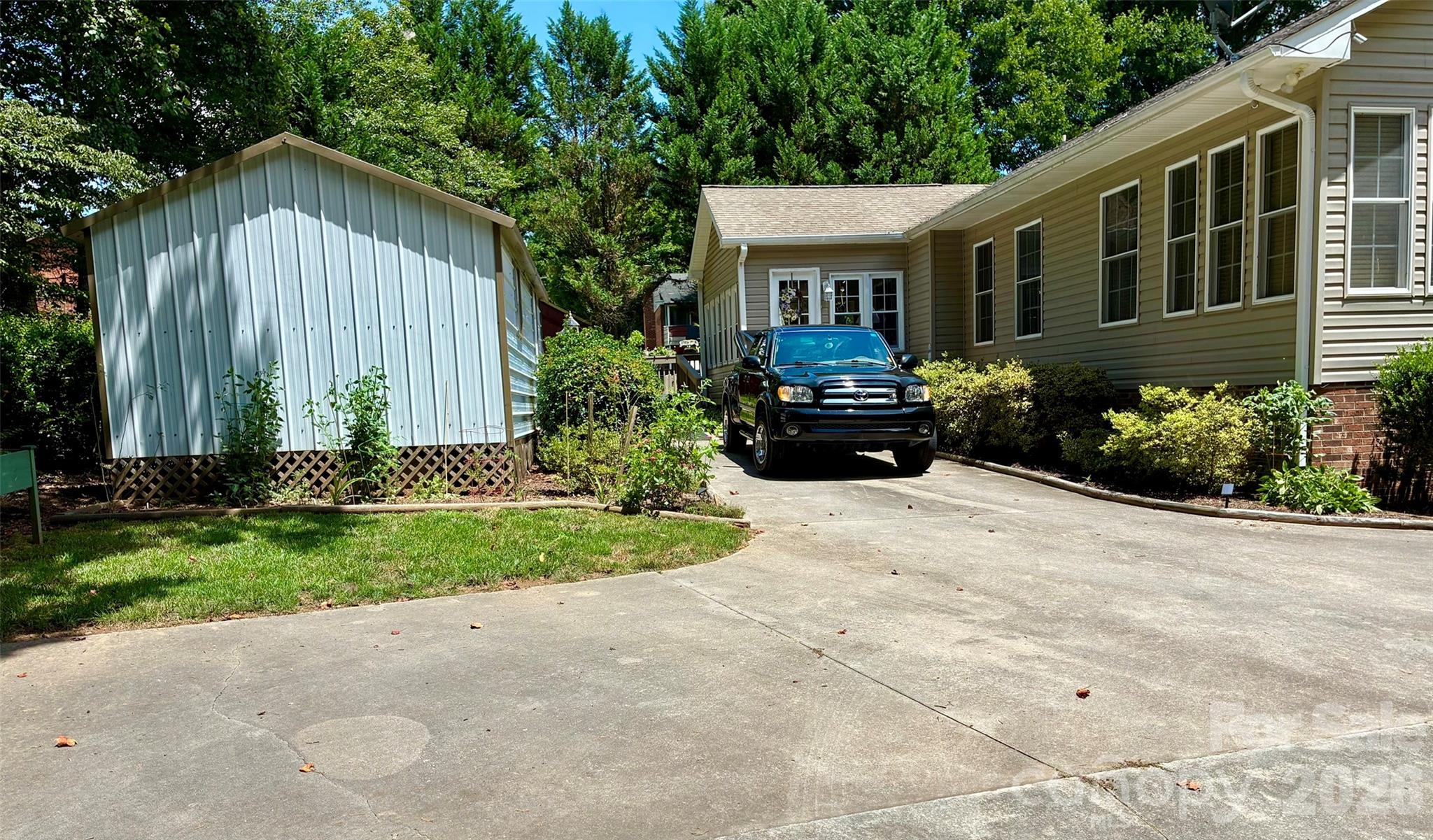 675 Country Club Road