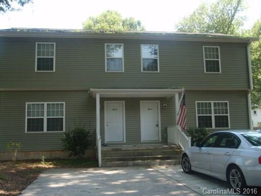 Two story duplex with deck in Huntersville. Yard maintenance and water included. No Pets. Convenient location to I-77, shopping and restaurants.