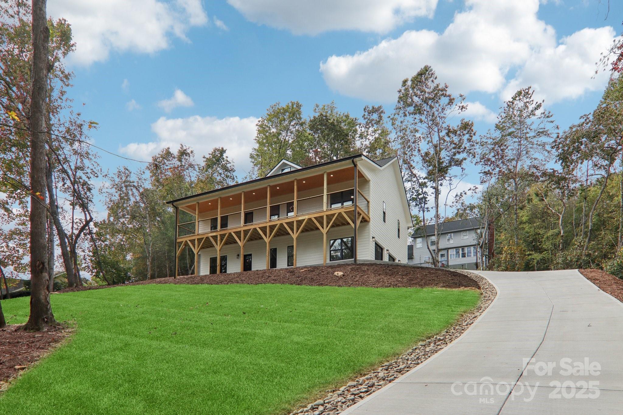 271 Greenstone Lane