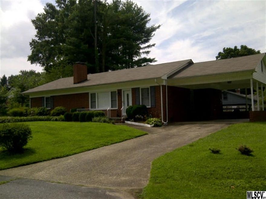 MOVE IN READY 3 BRM/2 BATH BRICK RANCH IN LOWER CREEK! HOME HAS HARDWOOD & TILE FLOORS (NO CARPET), NEW WINDOWS & VINYL, NICE FIREPLACE WITH GAS LOGS, FENCED BACKYARD, CARPORT, LARGE ROOMS, AND LOTS OF STORAGE SPACE IN PARTIAL BASEMENT AND WALK UP  ATTIC. MUST SEE INTERIOR TO APPRECIATE ALL OF THE FEATURES THIS HOME HAS TO OFFER!