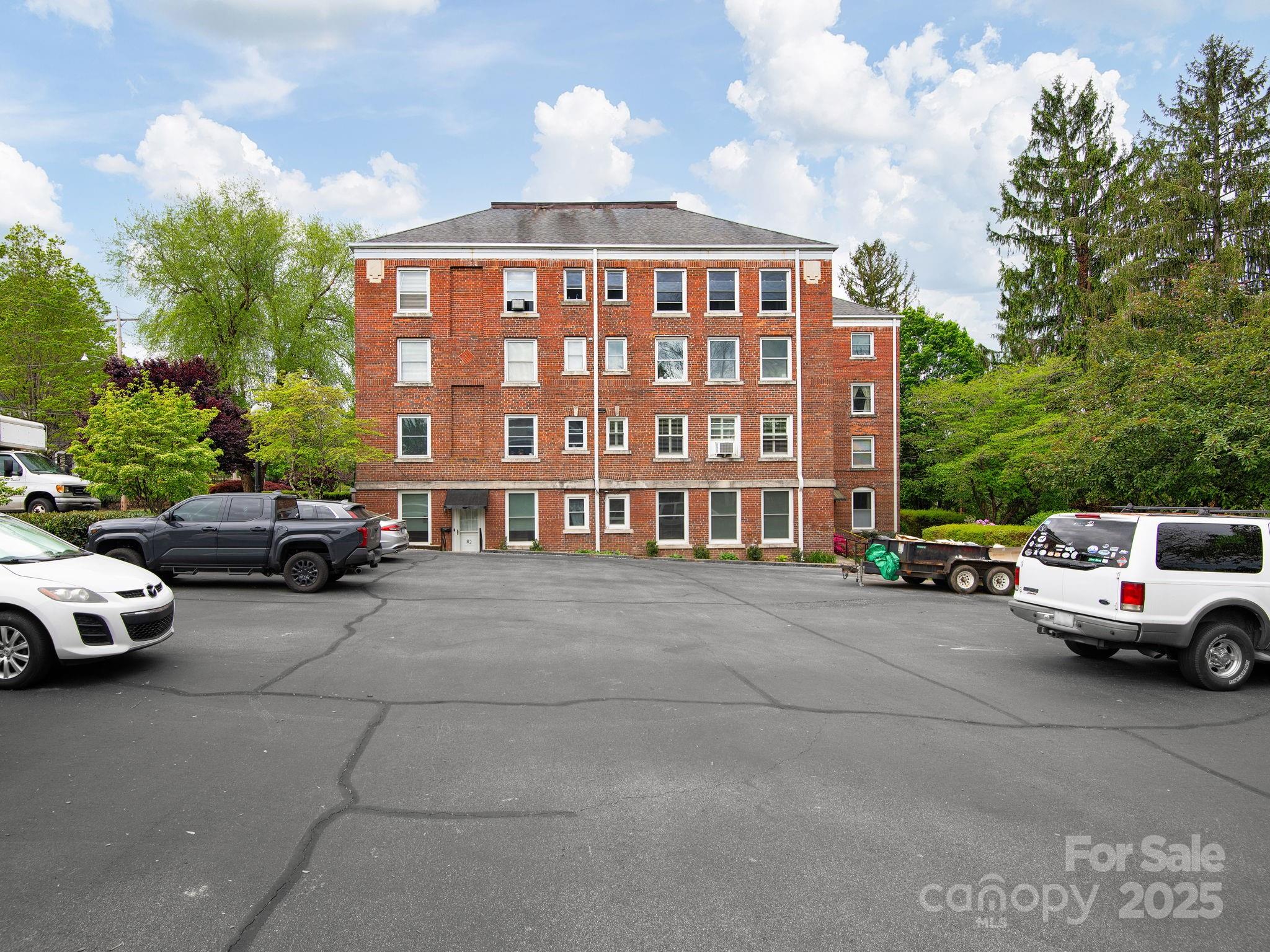 622 S Haywood Street 207