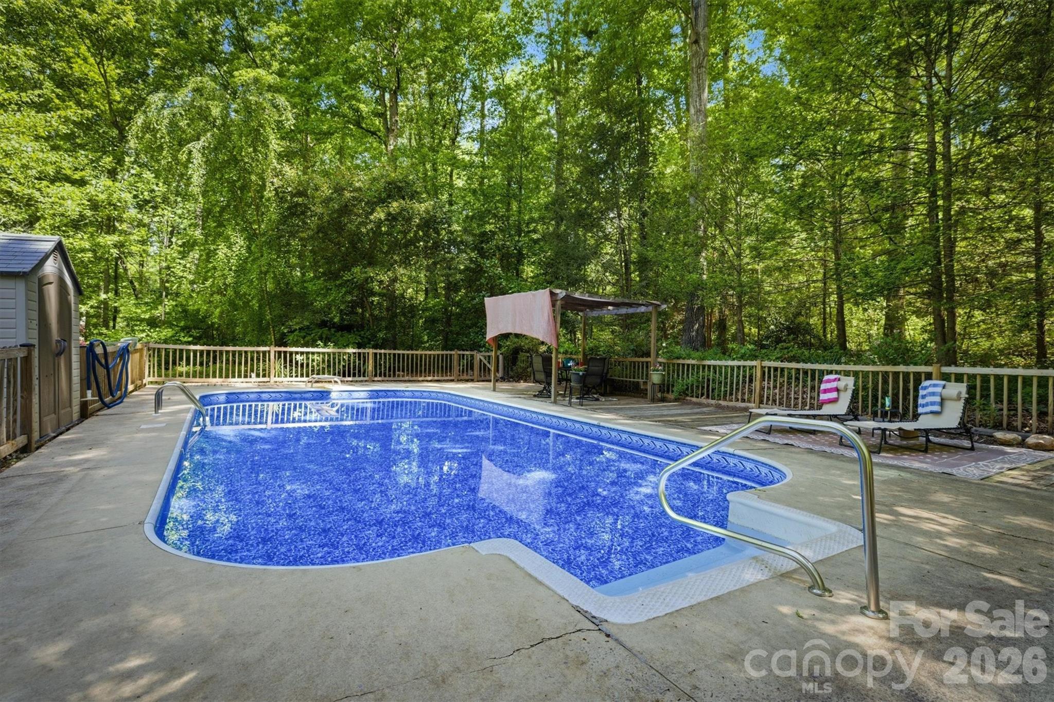 3432 Ridgewood Drive